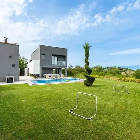 Lux Croatia With Heated Pool *