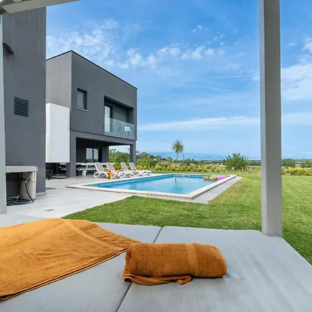 Vila Lux Croatia With Heated Pool *