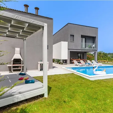 Lux Croatia With Heated Pool *