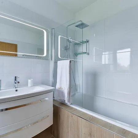 Villa Lux Croatia With Heated Pool Donji Zemunik