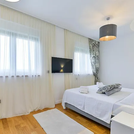 Villa Lux Croatia With Heated Pool Donji Zemunik