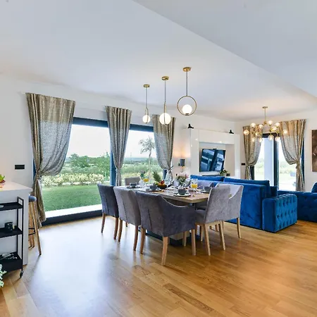 Lux Croatia With Heated Pool *